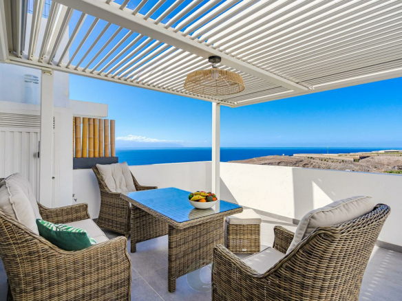 3-Bedroom-Villa-for-Sale-in-Marazul,-Adeje Renovated villa in Marazul with private pool, panoramic sea views, and two independent apartments. Ideal for living or rental income.